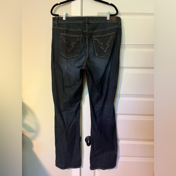 Women’s Buffalo David Bitton mid-rise bootcut jeans, size 14 - Picture 3 of 6